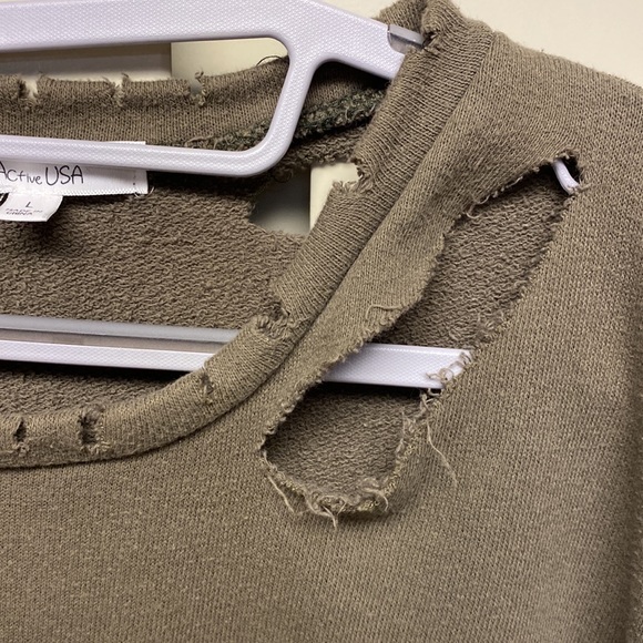 Active USA-Brand Distressed Cropped Sweatshirt in Size Large. - Picture 4 of 8